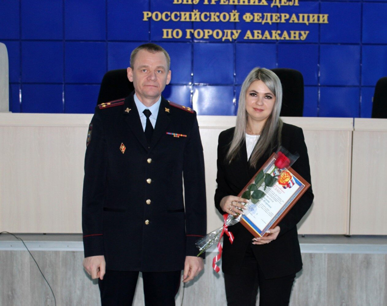 Начальник УМВД России по г. Абакану поблагодарил местных жительниц, которые уберегли абаканцев от мошенников